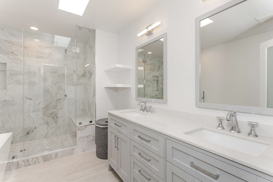 Bathroom Remodel in Encino (1566)