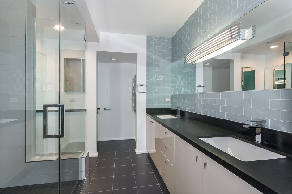 Bathroom Remodel in West Hollywood (1553)