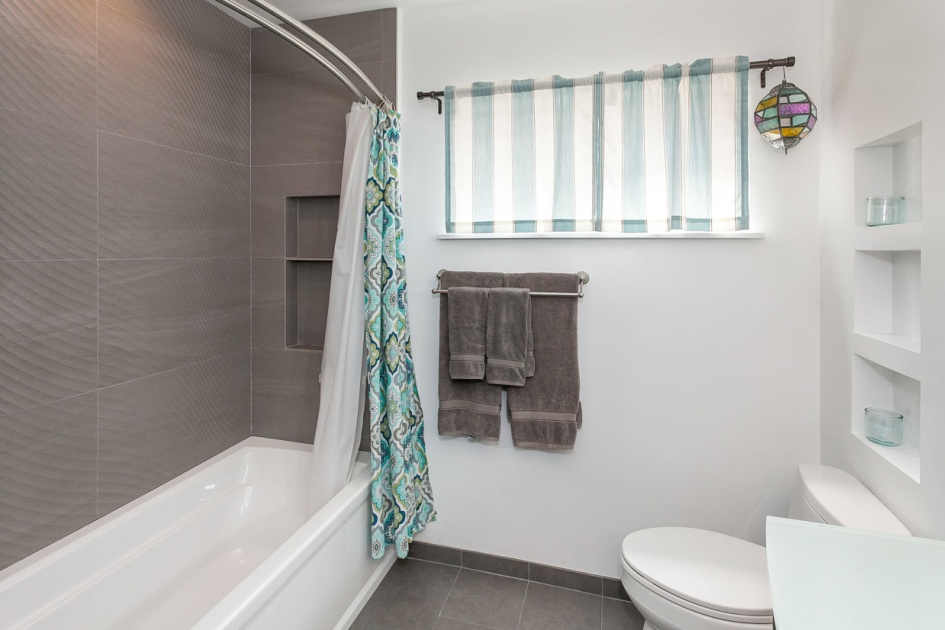 Bathroom Remodel in Van Nuys (1511)