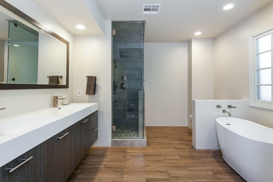 Bathroom Remodel in Northridge (1606)