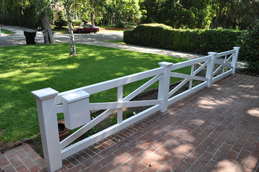 Fence Construction in Los Angeles (1651)
