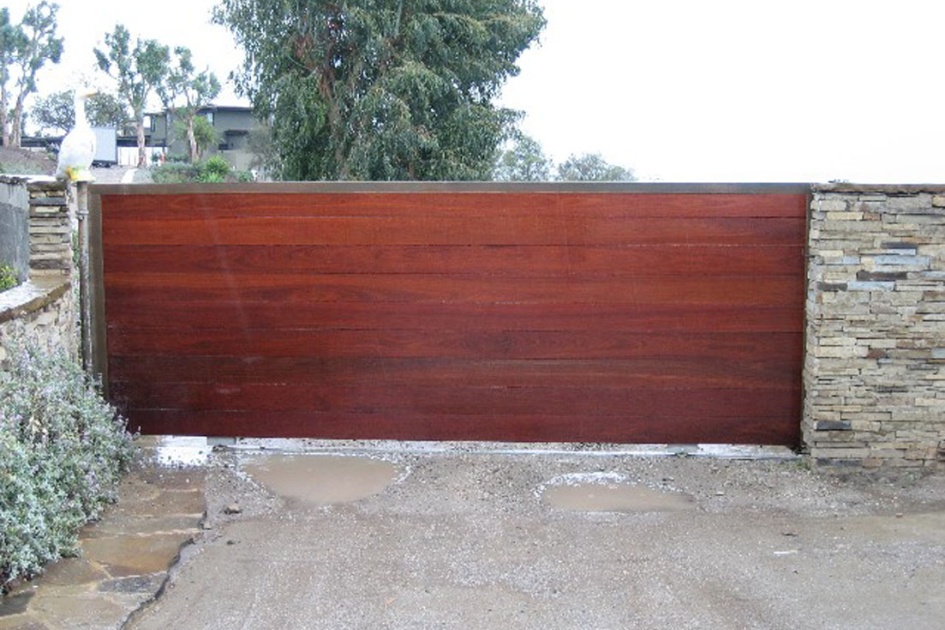 Fence Construction in Los Angeles (1643)