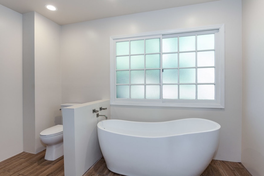 Bathroom Remodel in Northridge (1609)