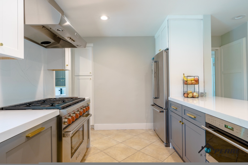 Kitchen Remodel and Powder Room in Northridge (2048)