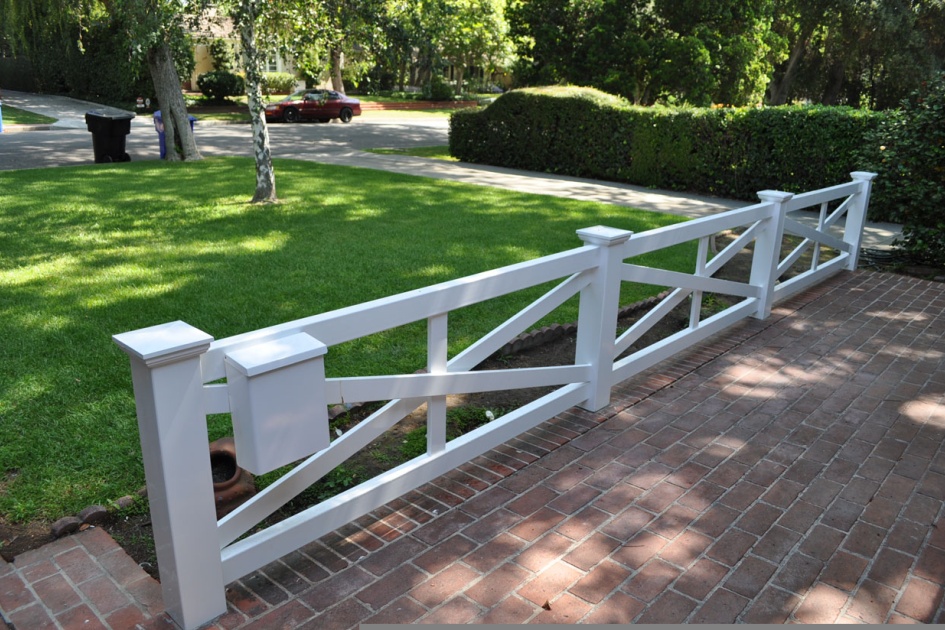 Fence Construction in Los Angeles (1651)