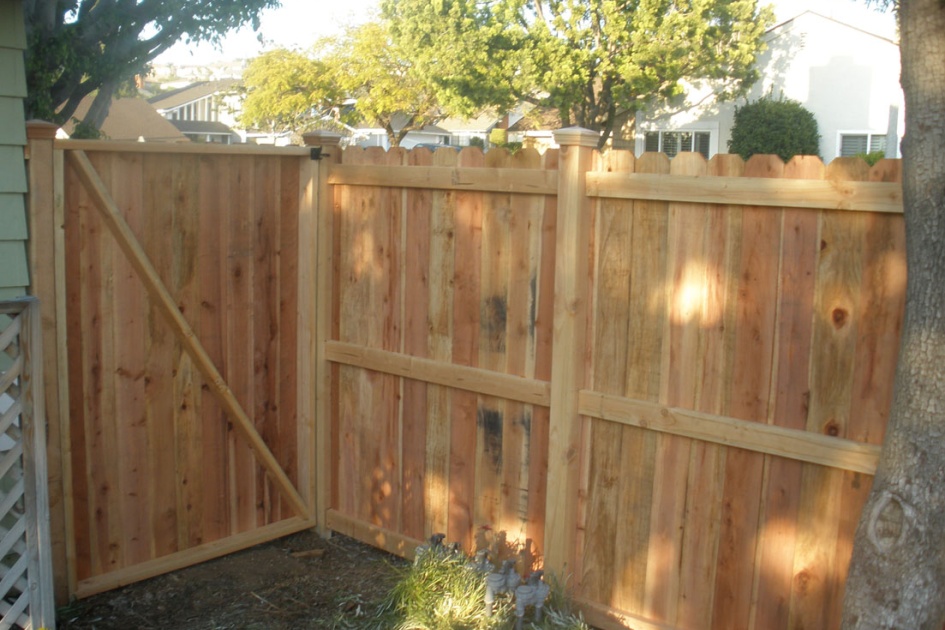Fence Construction in Los Angeles (1642)