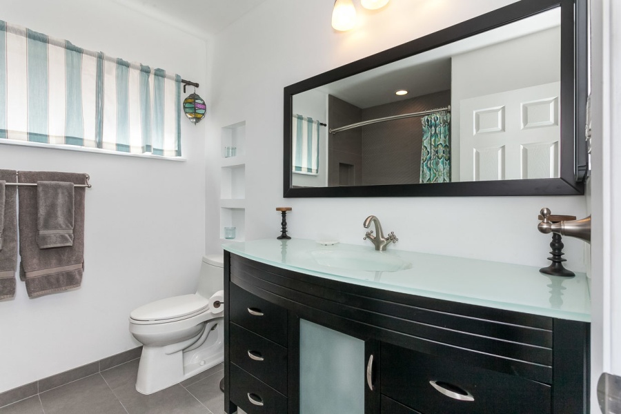 Bathroom Remodel in Van Nuys (1517)