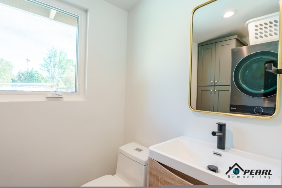 Kitchen Remodel and Powder Room in Northridge (2063)