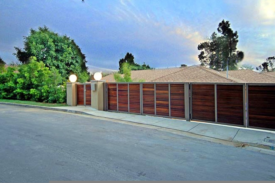 Fence Construction in Los Angeles (1650)
