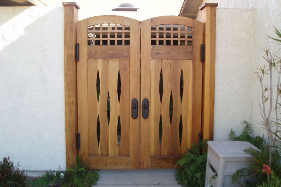 Fence Construction in Los Angeles (1641)