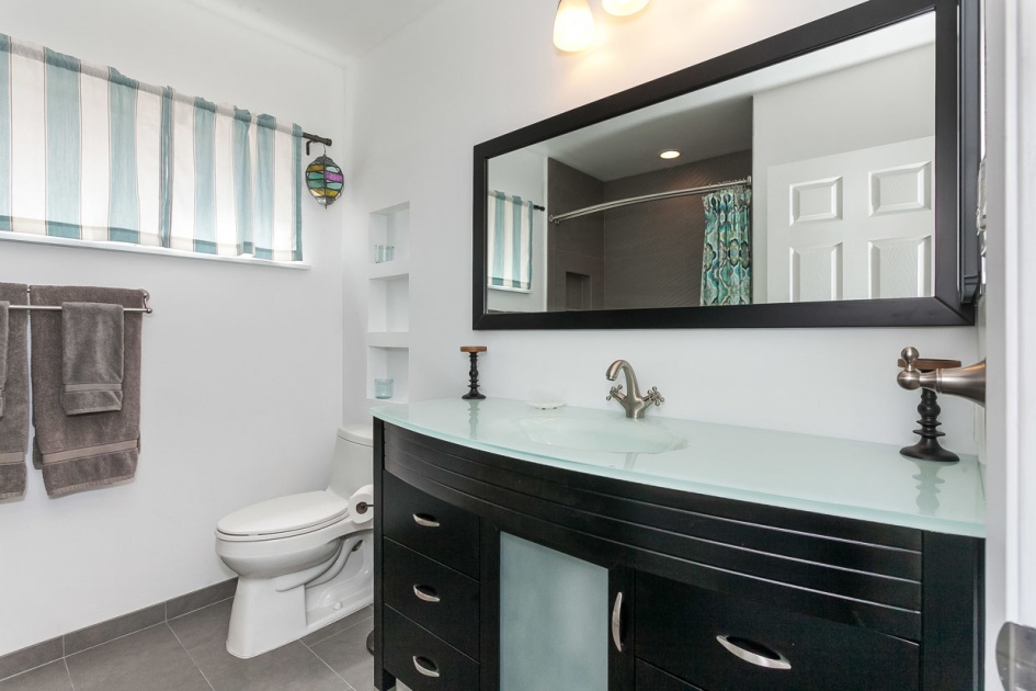 Bathroom Remodel in Van Nuys (1517)