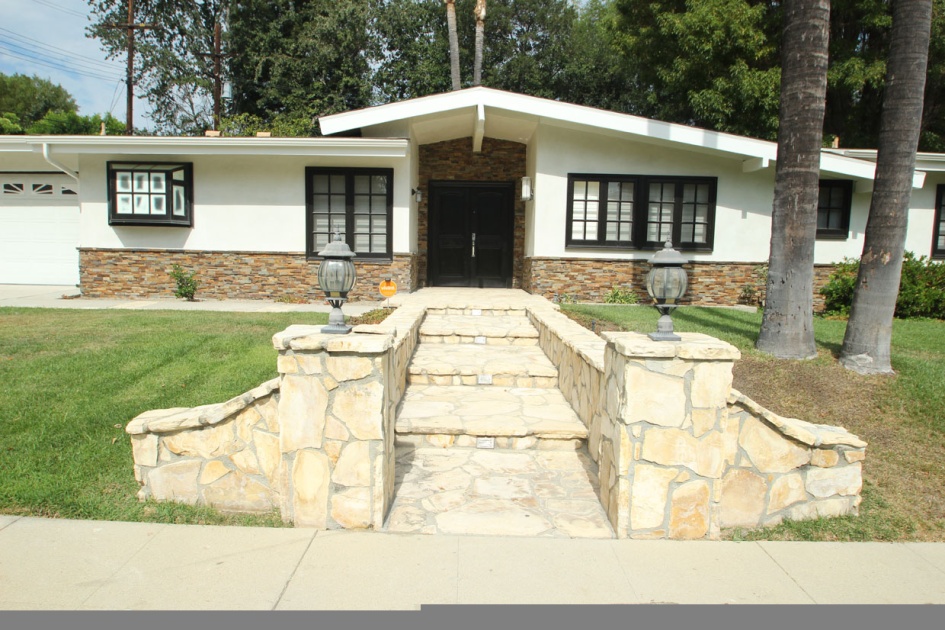 Exterior Remodel in Woodland Hills (1623)