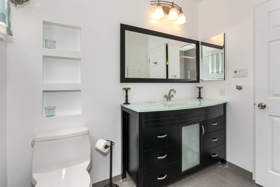 Bathroom Remodel in Van Nuys (1515)