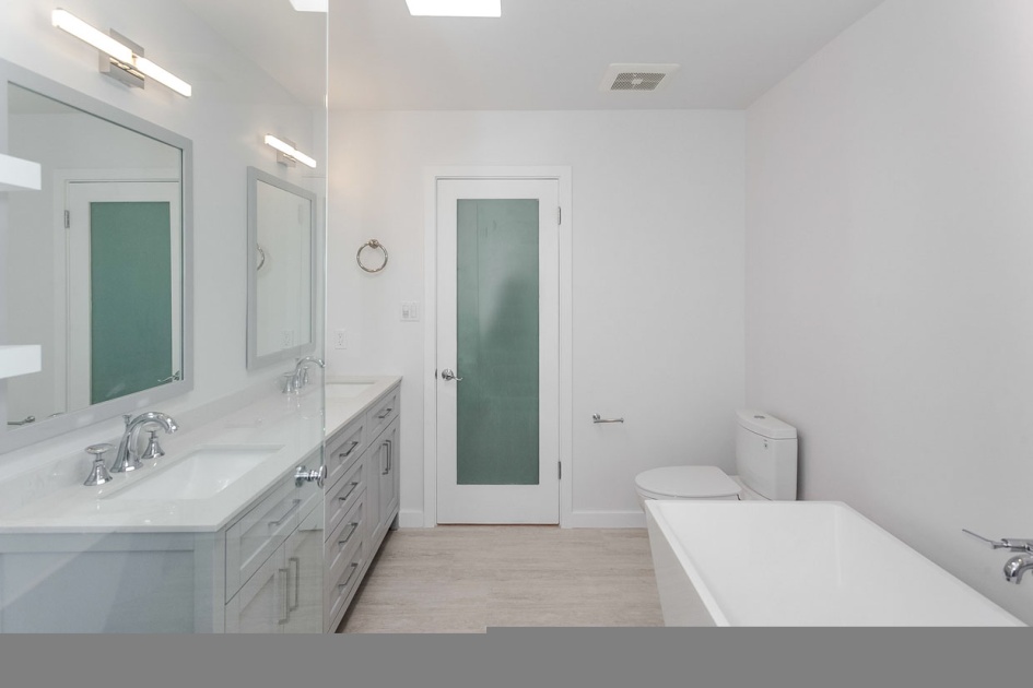 Bathroom Remodel in Encino (1562)