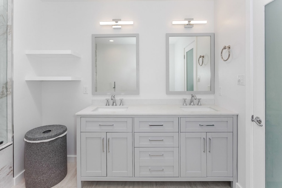 Bathroom Remodel in Encino (1560)