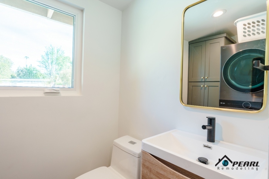 Kitchen Remodel and Powder Room in Northridge (2063)