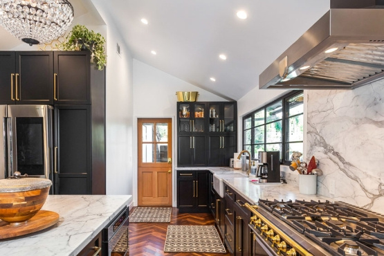 Black and Chic (#1254)| Pearl Remodeling