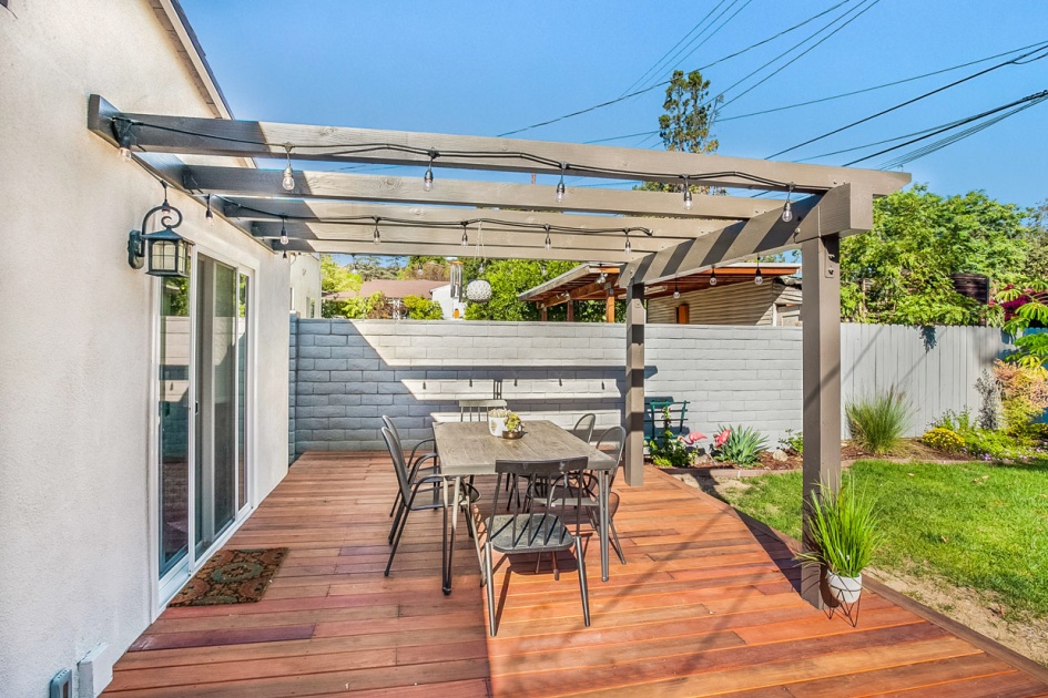 Deck Construction in Los Angeles (1659)