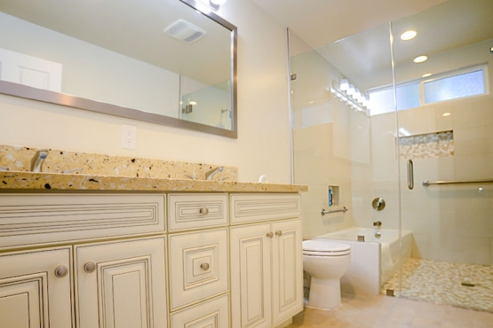 Traditional Style Bathroom in Los Angeles (#1210)| Pearl Remodeling