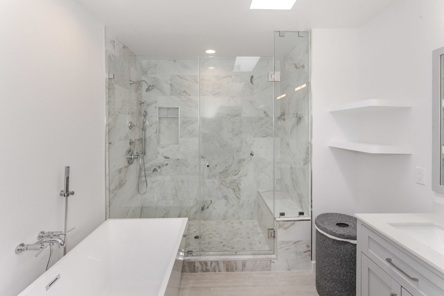 Bathroom Remodel in Encino (1565)