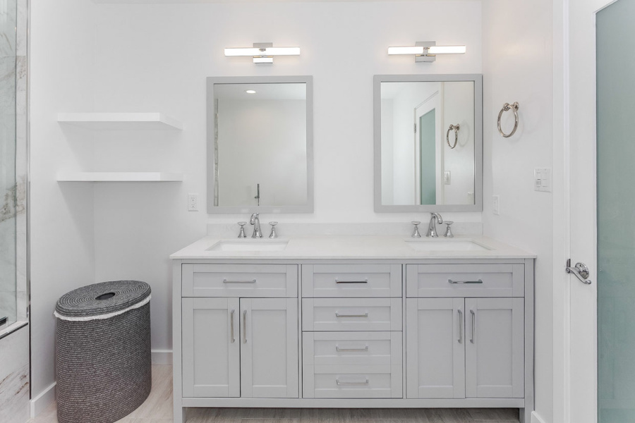 Bathroom Remodel in Encino (1560)