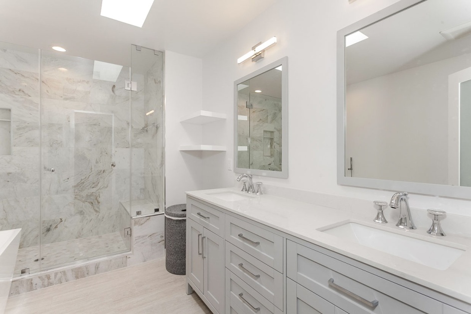 Bathroom Remodel in Encino (1566)