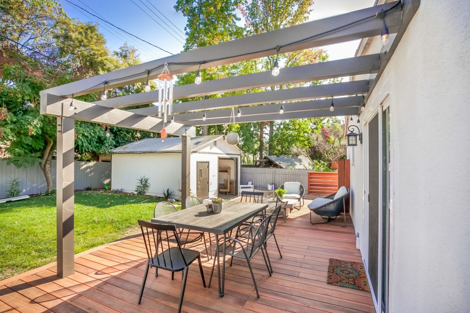 Deck Construction in Los Angeles (1660)