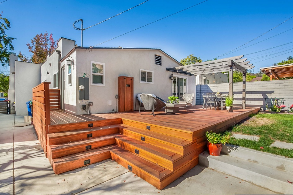Deck Construction in Los Angeles (1657)